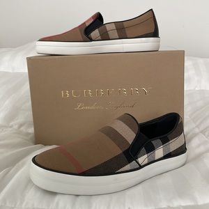 NNW Outside: BURBERRY HC Slip on